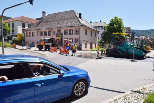 Wieder geändert wurden die Fahrmöglichkeiten im Bereich der Schramberger Schlosskreuzung. Foto: Wegner