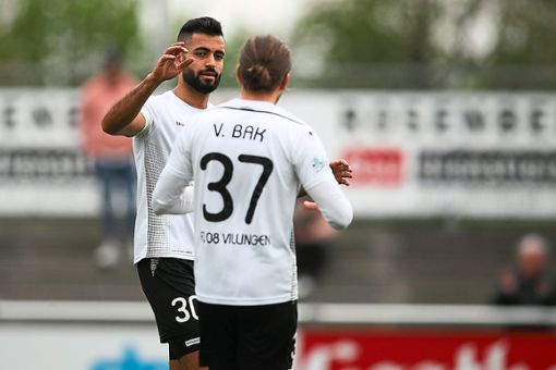 Umut Sönmez (links) bejubelt mit Volkan Bak seinen Treffer zum 2:1 für die Villinger. Foto: Marc Eich Foto: Schwarzwälder Bote