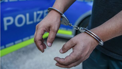 Ein 26 Jahre alter Mann, der in Weingarten von einem Polizisten angeschossen worden war, sitzt in Untersuchungshaft (Symbolfoto). Foto: IMAGO/onw-images/IMAGO/Marius Bulling