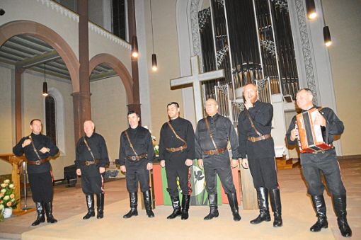 Der siebenköpfige Chor entführte musikalisch in die Weiten Russlands. Foto: Anton Foto: Schwarzwälder Bote