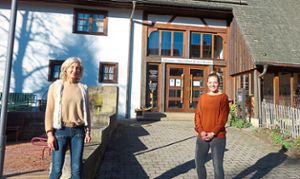 Seit zehn Jahren behandeln Pia Bauernschmitt-Hebling (links) und Lena Vörsmann ihre Patienten im Trisanum. Foto: Moser
