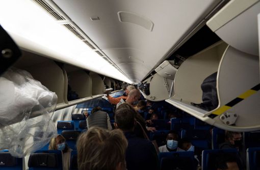 Die Reisenden waren von Südafrika nach Amsterdam geflogen. Foto: AFP/DIMITRI KORCZAK