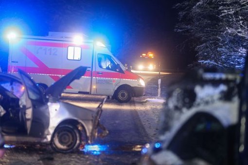 Am Montagmorgen ist bei einem Unfall auf der Wildbader Straße in Neubulach eine Person verletzt worden. (Symbolfoto) Foto: Eich