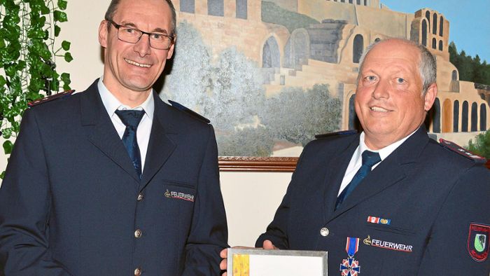 Kommandant Ralf Dengler bekommt Ehrenzeichen in Silber
