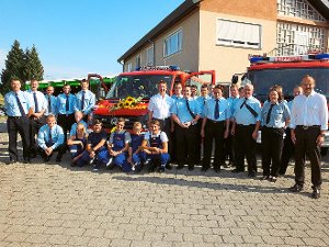 Der neue Mannschaftstransportwagen wird multifunktional für die Brandschutzkräfte, die Jugendfeuerwehr und Alterswehr in Rötenbach eingesetzt.  Foto: Stocker Foto: Schwarzwälder-Bote