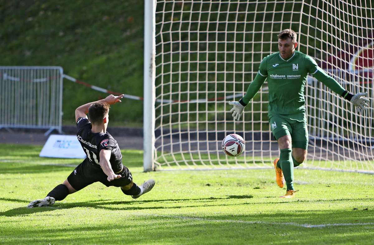 Im Hinspiel gegen Neckarsulm hatten Pascal Schoch und der FC Holzhausen eine Aufholjagd gestartet. Foto: Andreas Wagner