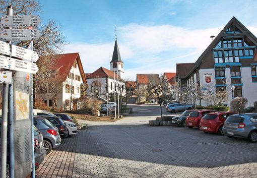 Alle Parkplätze belegt: Schopflochs Bürger wünschen sich einen autofreien Marktplatz. Foto: Ade Foto: Schwarzwälder Bote