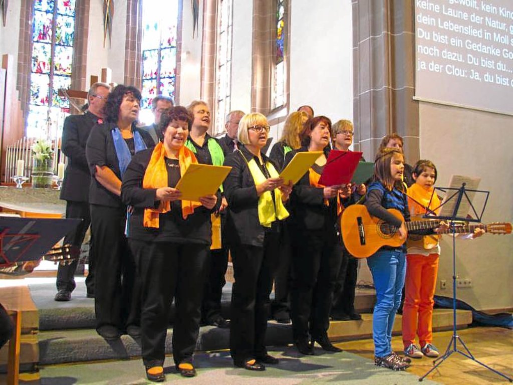 Der Rainbow-Chor aus Hopfau gestaltet den besonderen Gottesdienst in Dornhan mit. Foto: Kraibühler Foto: Schwarzwälder-Bote