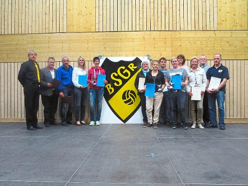 Verdiente Mitglieder wurden bei der Jahresfeier der SG Busenweiler-Römlinsdorf geehrt.  Foto: Weiss Foto: Schwarzwälder-Bote