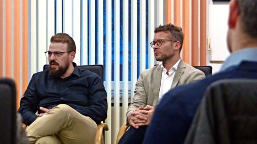 Bürgermeister Tobias Uhrich (rechts) hatte Neurieder Unternehmen zu einem Gespräch mit FDP-Bundestagsabgeordneten Martin Gassner-Herz eingeladen. Gemeinsam wurde über Probleme und Verbesserungswünschen diskutiert. Foto: Jacob