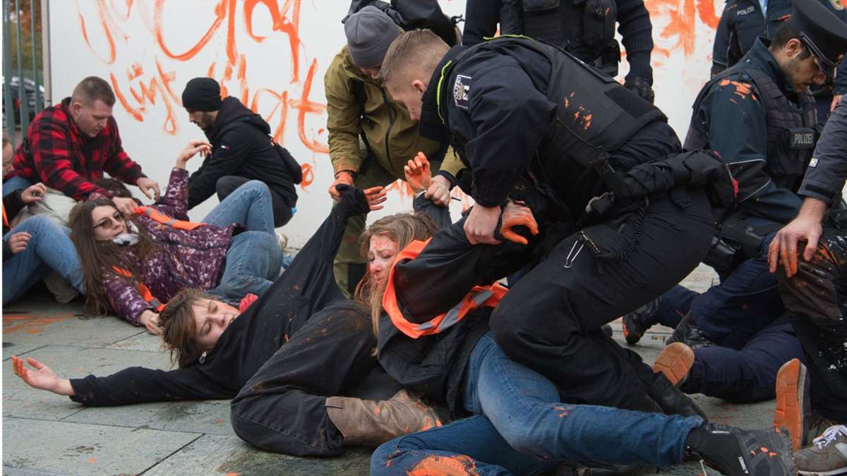 Klima-Aktivistinnen in Mannheim gedemütigt?: Ermittlungen gegen Polizistin ziehen sich hin