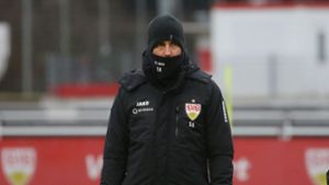 Zurück in Bad Cannstatt: VfB-Trainer Sebastian Hoeneß. In unserer Bildergalerie blicken wir auf den Trainingsauftakt zurück. Foto: Baumann