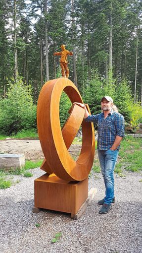 Der Künstler Zeljko Rusic zeigt ab 24. Juni seine Arbeiten in Rosenfeld. Darunter ist diese Skulptur aus Corten­stahl.  Foto: Hofmaier Foto: Schwarzwälder Bote