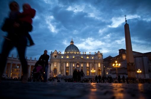 Im Vatikan beginnt am Dienstag die Wahl eines neuen Papstes. 115 Kardinäle kommen feierlich in der Sixtinischen Kapelle zusammen, um einen Nachfolger für den am 28. Februar zurückgetretenen Benedikt XVI. zu wählen. Foto: dpa