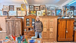 Der Antiquitäten-Händler Klaus Schenk ist vielen Leuten in Hirsau und Umgebung ein Begriff. Nach 37 Jahren schließt er sein Laden am Aureliusplatz. Foto: Szyltowski