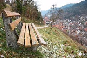 Ein Platz zum Ausruhen, Verweilen und die Aussicht genießen – 157 Möglichkeiten dazu gibt es dazu aktuell in Schiltach. Foto: Sum Foto: Schwarzwälder Bote