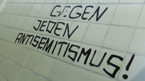 In Würzburg lernen Lehramtsstudierende, wie sie mit Antisemitismus im Klassenzimmer umgehen können. Foto: Arne Dedert/dpa
