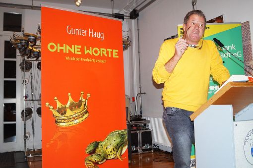 Geheimnisse seiner Vergangenheit lüftet Gunther Haug in seiner Autobiografie, die er in Albstadt vorgestellt hat. Foto: Müller Foto: Schwarzwälder-Bote