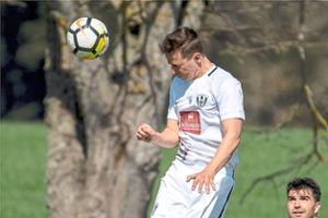 Gut getroffen.:  Marius Müller und der VfB Bösingen kamen gegen den SSC Tübingen zu einem verdienten 5:1-Heimerfolg. Foto: Müller Foto: Schwarzwälder Bote
