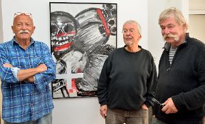 Neue Ausstellung in der Galerie Raum für Kunst: Peter Haese, sein Bild vom Gegenteil des prallen Lebens, Mike Zerhusen und   Mandi Bopp (von links). Foto: Morlok Foto: Schwarzwälder-Bote