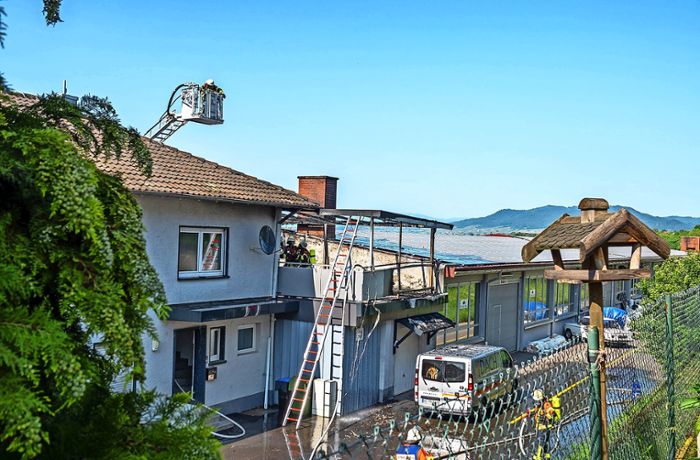Feuerwehr-Großeinsatz: Wohnhaus in Hohberg brennt
