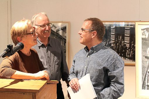 Barbara Staudacher, Heinz Högerle und Peter Binder (von links) bei der Lesung aus dem Manuskript Verschollene Heimat, die im Museum Jüdischer Betsaal in Horb stattfand. Foto: Baum Foto: Schwarzwälder-Bote
