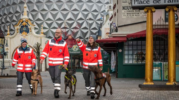 Europa-Park: Retter und Hunde proben Ernstfall 