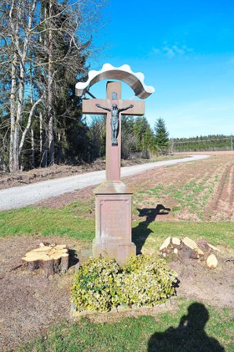Wenig bekannt ist zur Geschichte dieses Feldkreuzes beim Birkwald in Fischbach.  Foto: Bantle Foto: Schwarzwälder Bote