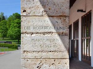 Die Reste des Horst-Wessel-Lieds sind auf einer Säule im Innenhof des AMG zu sehen. Foto: Stadt Rottweil