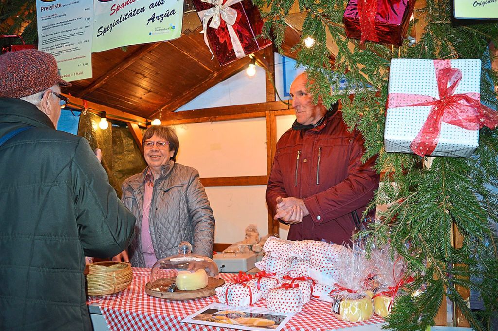 Auch der Freundeskreis Arzua ist mit einem Stand vertreten und verkauft Käse aus der spanischen Partnergemeinde.