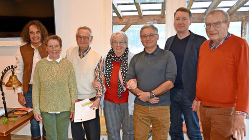 Die anwesenden Geehrten mit Uwe Mei, Petra Mäder und Bürgermeister Mark Prielipp Foto:  