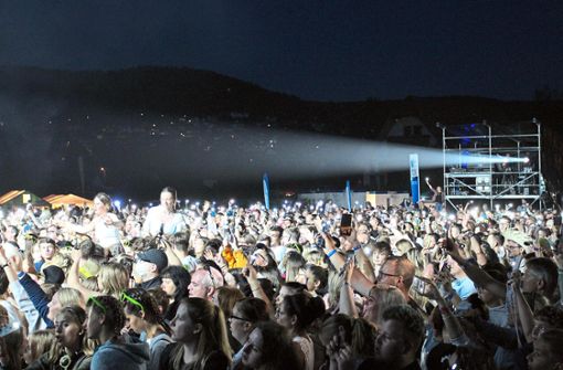 5000 bis 6000 Besucher kamen zum Konzertabend, der eigentlich schon vor zwei Jahren hätte stattfinden sollen. Foto: Sannert