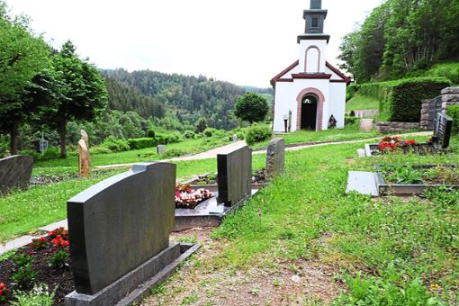 Auch der Friedhof in Nußbach soll ein Baumgrab erhalten, doch noch ist nichts davon zu sehen. Foto: Kommert Foto: Schwarzwälder Bote