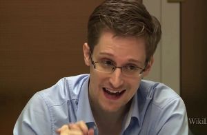 Der frühere US-Geheimdienstmitarbeiter Edward Snowden steht für Fragen im Internet zur Verfügung. Foto: Wikileaks