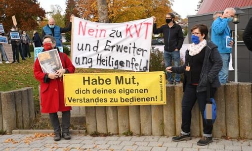 Der KVT heißt mittlerweile KTH, der Protest dagegen ist aber immer noch gleich stark – wie hier vor der Abstimmung zum Gewerbegebiet Ahldorf. Foto: Hopp