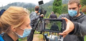 Alles noch mal einstellen: Ein Filmteam aus Offenburger Studenten dreht derzeit im Schwarzwald.Fotos: Riesterer Foto: Schwarzwälder Bote