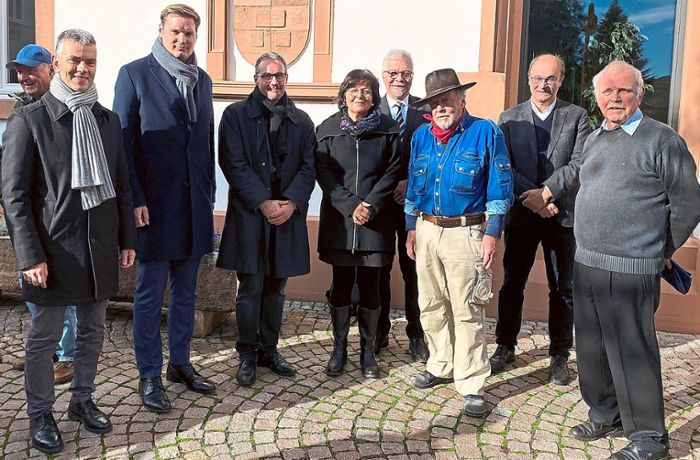 »Opfer erhalten ihr Gesicht zurück«: Stolpersteine erinnern in Steinach an Opfer des NS-Regimes