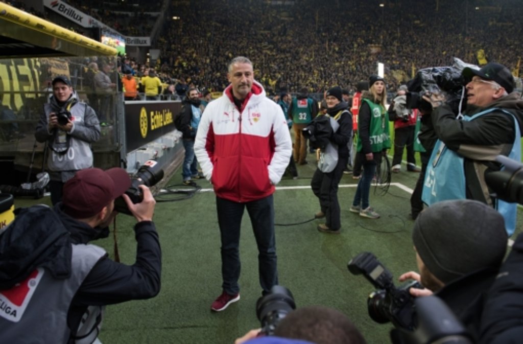 Trainer Jürgen Kramny von Stuttgart, beim Spiel gegen Borussia Dortmund am vergangenen Sonntag. Foto: dpa