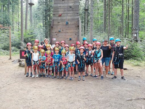 Viel Spaß hatten die Jugendlichen mit ihren Betreuerinnen im Kletterpark.  Foto: Schwarzwaldverein Foto: Schwarzwälder Bote