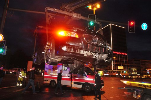 In Stuttgart-Mitte musste die Polizei am Sonntag zu einem schweren Unfall am Charlottenplatz ausrücken. Foto: Andreas Rosar Fotoagentur-Stuttgart