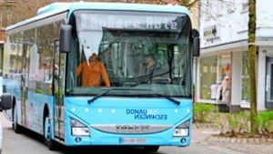 Ein Bus der Linie 3 auf der Karlstraße in Donaueschingen: Die GUB schlägt vor, einen zusätzlichen Bus auf einem festen Rundkurs einzusetzen. Foto: Jens Wursthorn