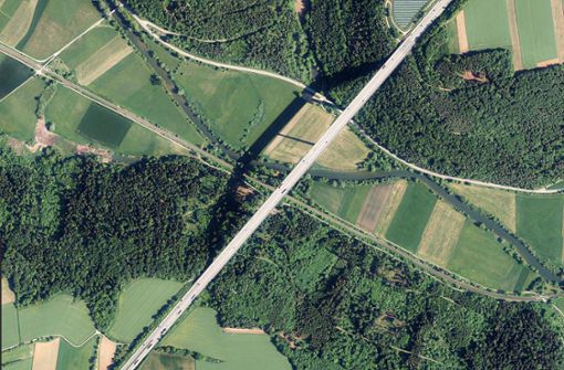 900 Meter lang, 28 089 Quadratmeter Fläche: die Neckartalbrücke Weitingen heute Foto: Landesarchiv/StAL/EL68IX-18426