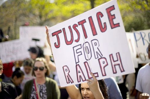 Kundgebung für Ralph Yarl, der  in Kansas City angeschossen wurde Foto: dpa/Charlie Riedel