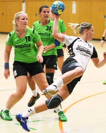 Nach dem knappen Heimsieg im Vorjahr erkämpften die Handball-Damen der SG Dornstetten/Alpirsbach  (unser Bild  Katrin Süßer) gegen Hornberg/Lauterbach diesmal ein Remis.  Foto: Wagner Foto: Schwarzwälder-Bote