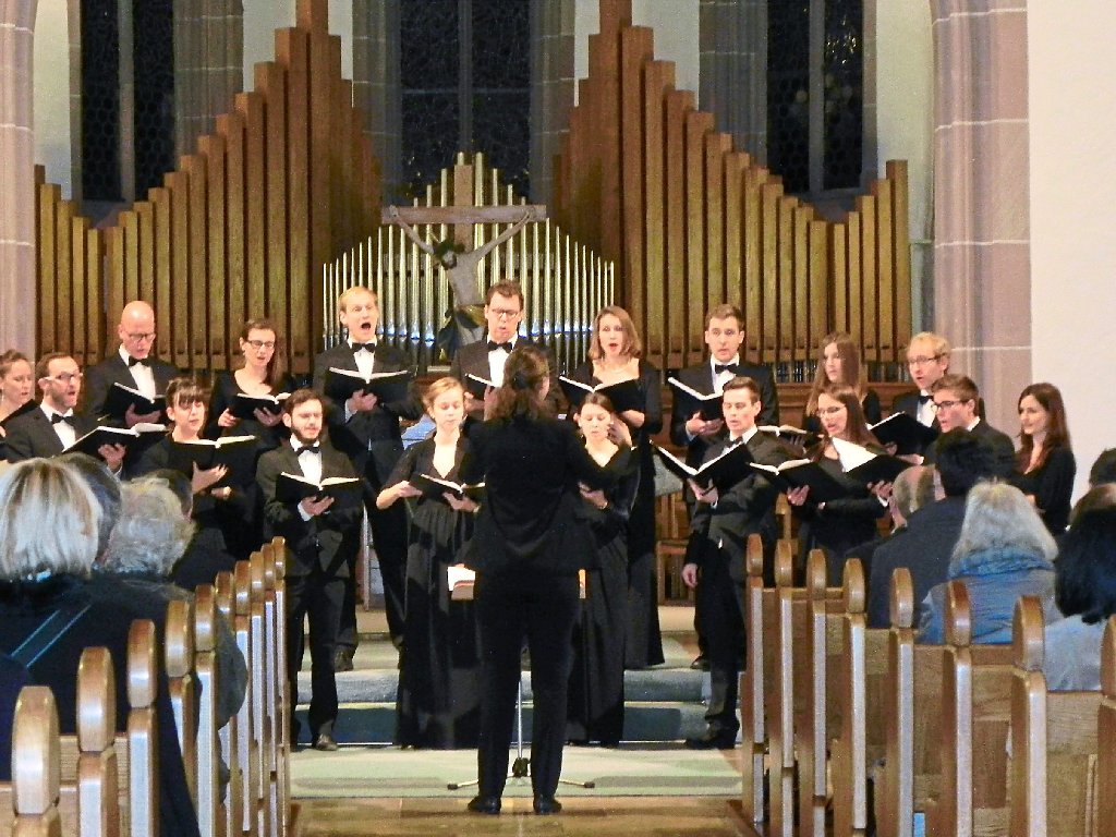 Der Remigius-Kammerchor aus Nagold singt Motetten aus drei Jahrhunderten. Foto: Haubold Foto: Schwarzwälder-Bote