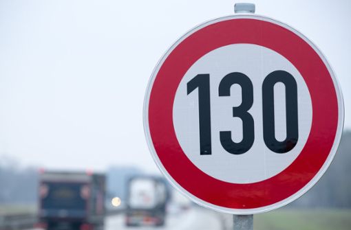 Ein Tempolimit von 130 auf Autobahnen ist ein Wunsch von Baden-Württembergs Verkehrsminister Winfried Hermann. (Symbolbild) Foto: dpa/Jens Büttner