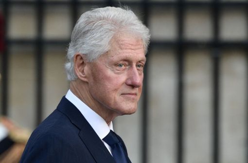 Der ehemalige US-Präsident Bill Clinton musste am Dienstag in ein Krankenhaus eingeliefert werden. Foto: AFP/MARTIN BUREAU