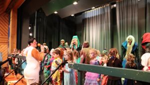 Schenkenzeller Vereine hissen Fahnen und feiern Fasnet mit Kindergarten