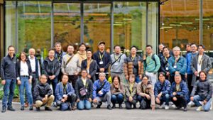 Eine Delegation von 24 japanischen Händlern besucht die Firma Dengler in Altensteig. Foto: Stadt Altensteig/Martin Briegel