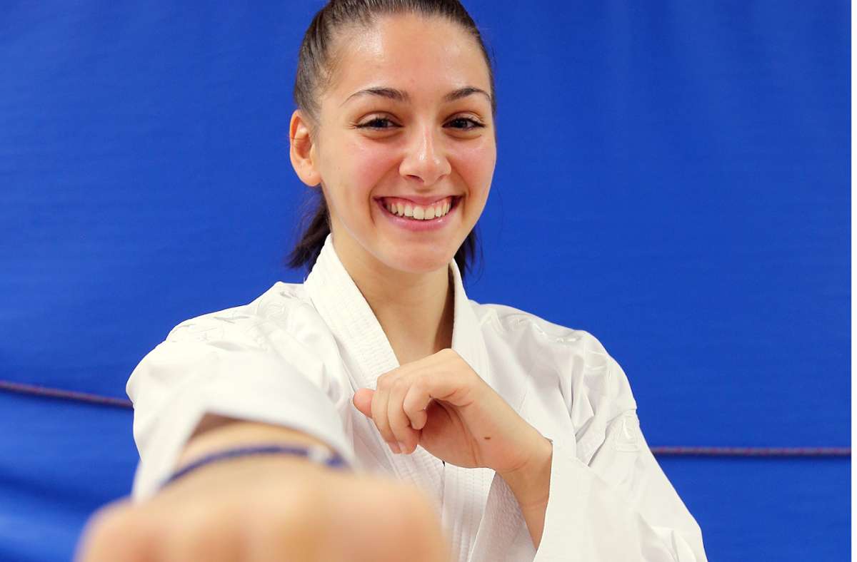 Karate-Meisterschaften in Ludwigsburg: Anna Miggou  –  schneller als die Polizei erlaubt